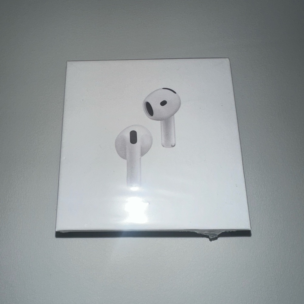 Apple AirPods Wireless Earbuds - White